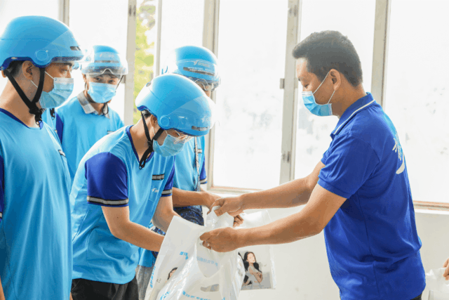 蕾特恩5.1公益行丨“为城市超人加油,致敬平凡英雄”!